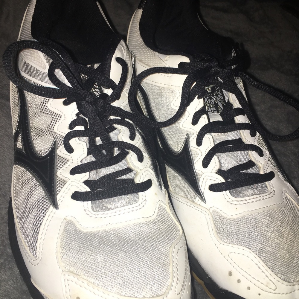 Women’s mizuno volleyball shoes